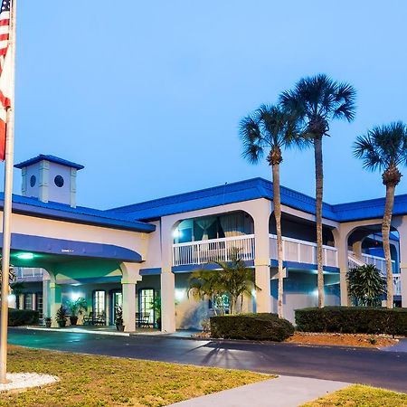 Quality Inn Tampa Lake Magdalene エクステリア 写真
