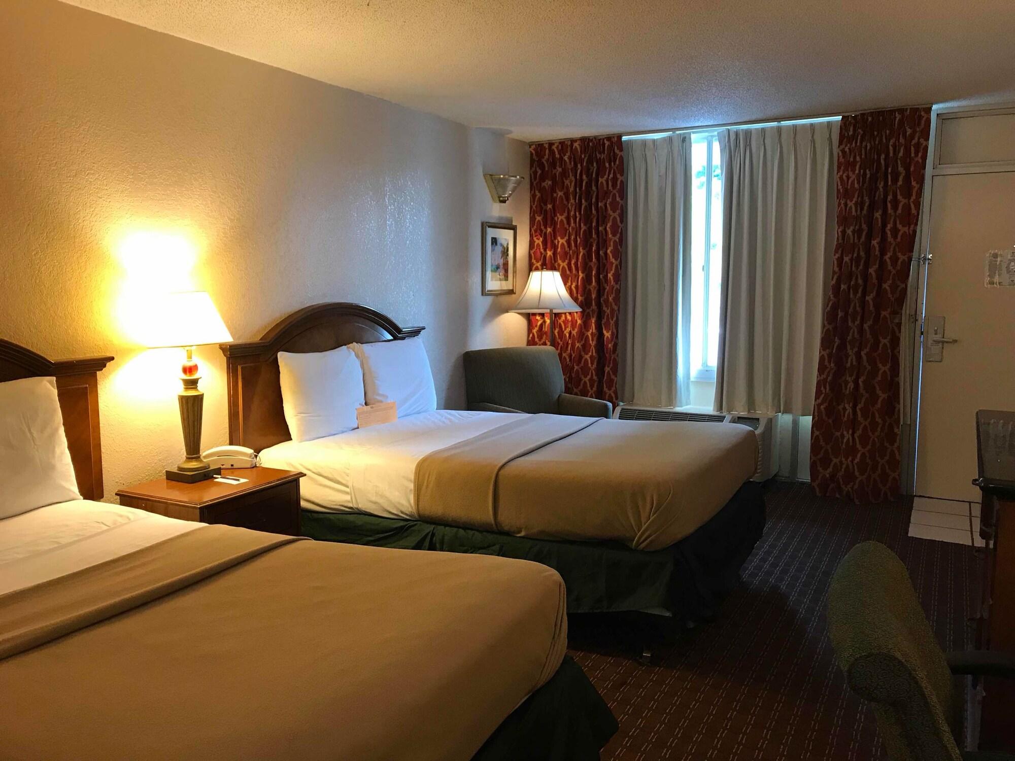Quality Inn Tampa Lake Magdalene エクステリア 写真