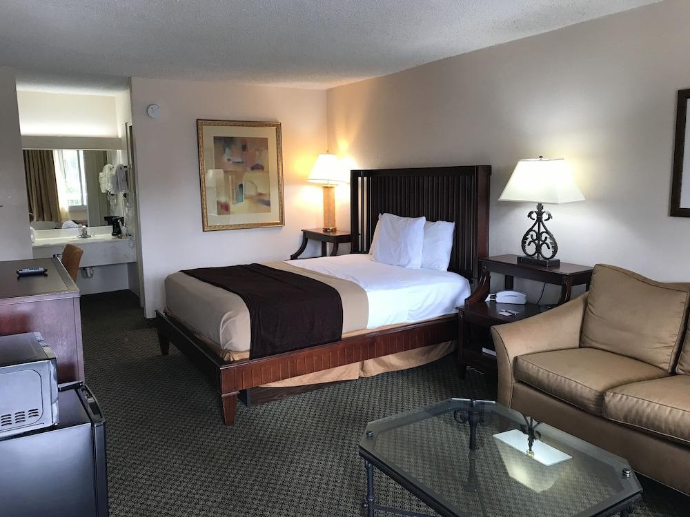 Quality Inn Tampa Lake Magdalene エクステリア 写真