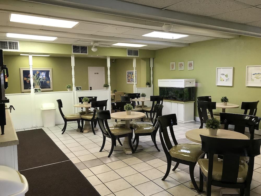 Quality Inn Tampa Lake Magdalene エクステリア 写真