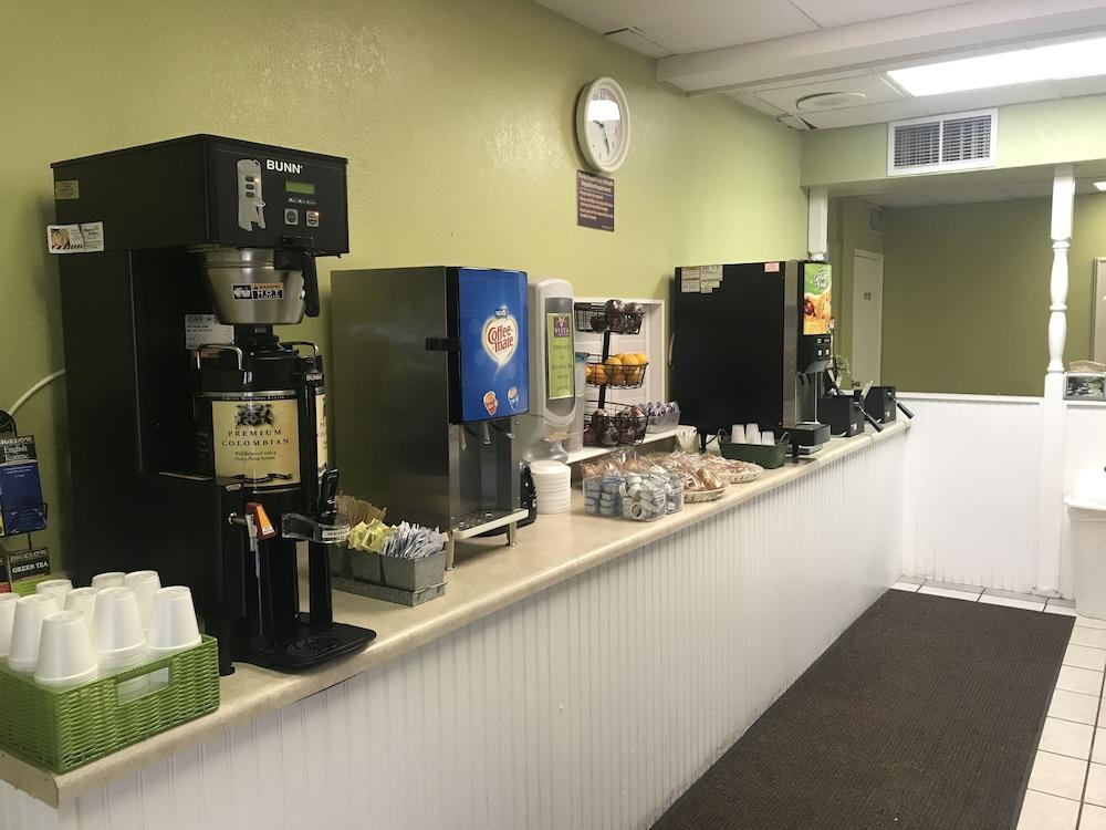 Quality Inn Tampa Lake Magdalene エクステリア 写真