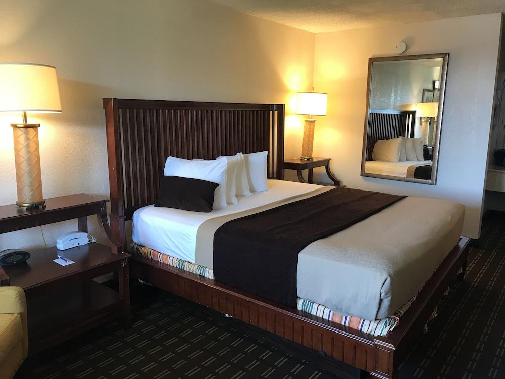 Quality Inn Tampa Lake Magdalene エクステリア 写真