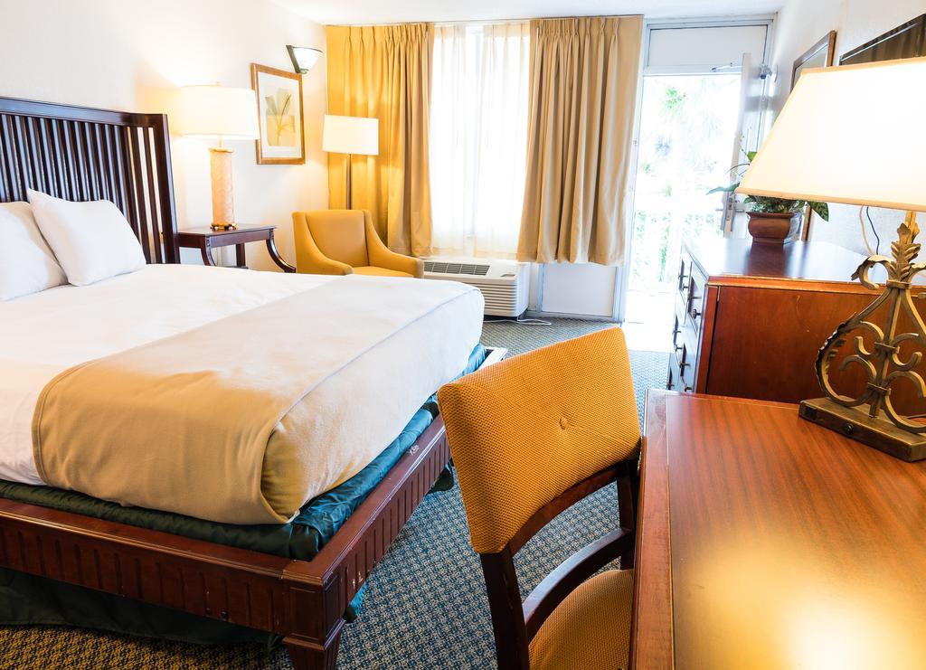 Quality Inn Tampa Lake Magdalene エクステリア 写真